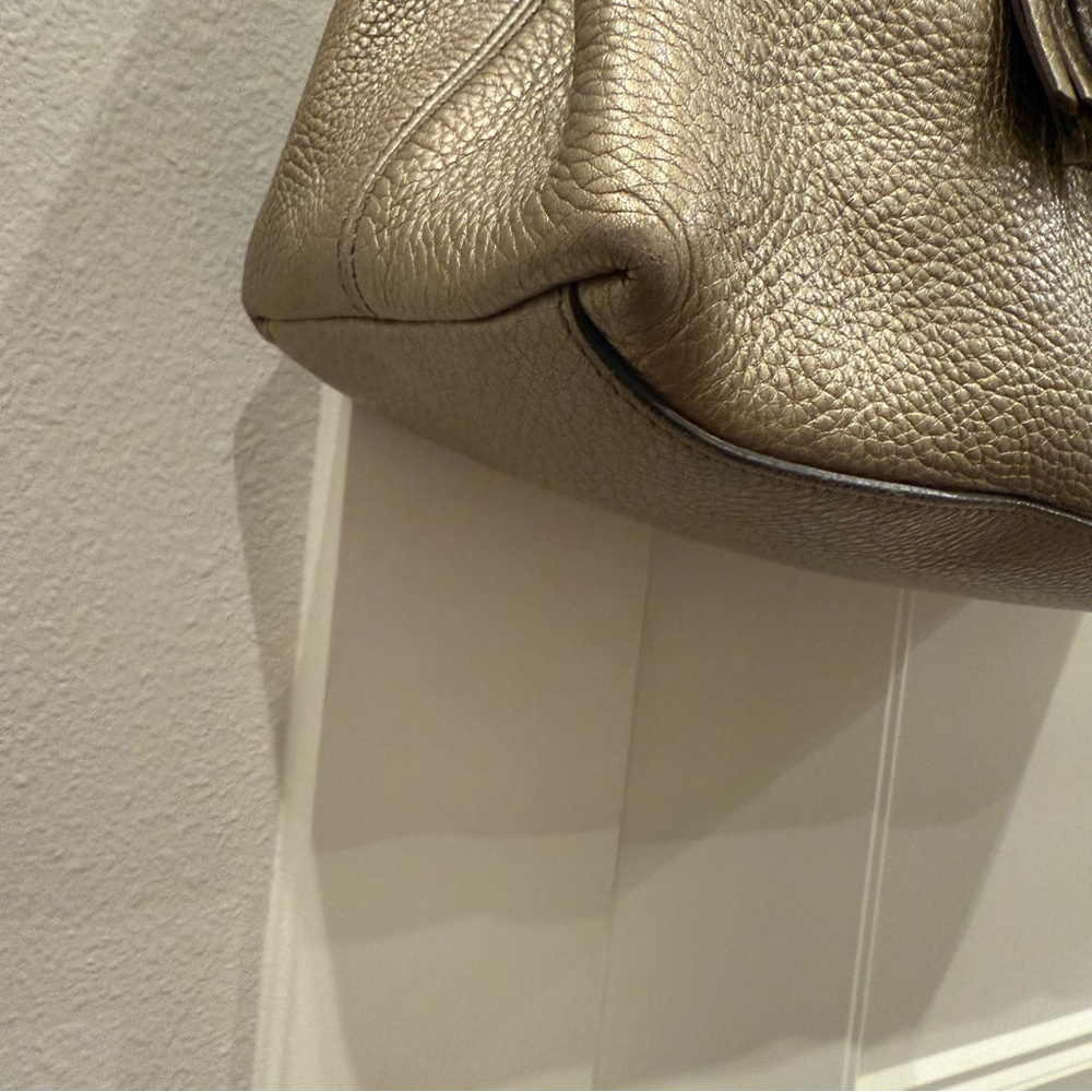 Gucci Soho Medium Chain Tote in Gold - Picture 8 of 16